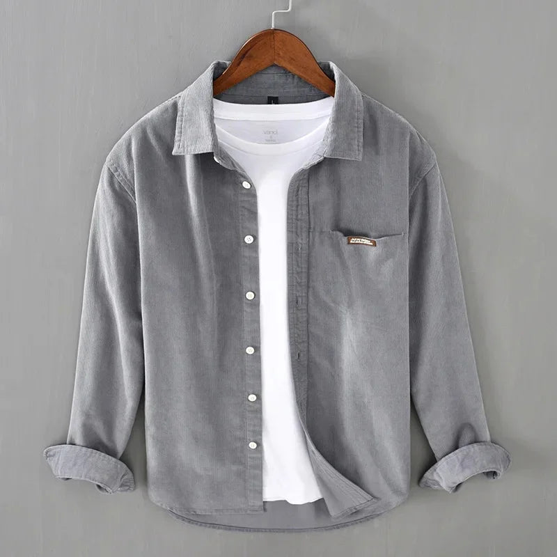 Men's shirt with chest pocket