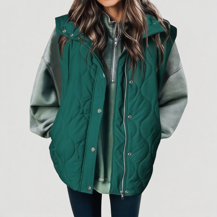 Sleeveless jacket with button closure and pockets for women