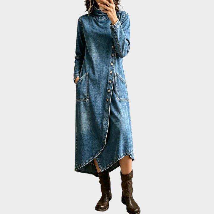 Midikjole i denim til kvinder med rullekrave og asymmetrisk fald