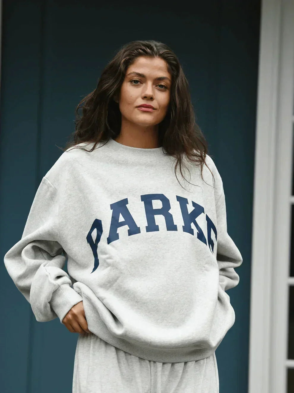 Oversized dame-sweatshirt med chenille-bogstaver