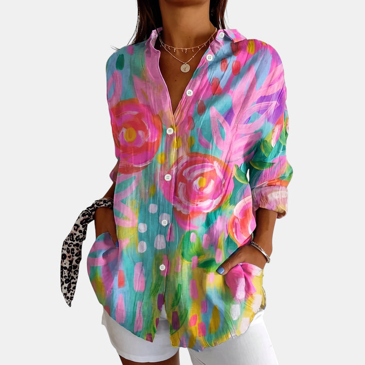 Farverig bluse med knapper til kvinder